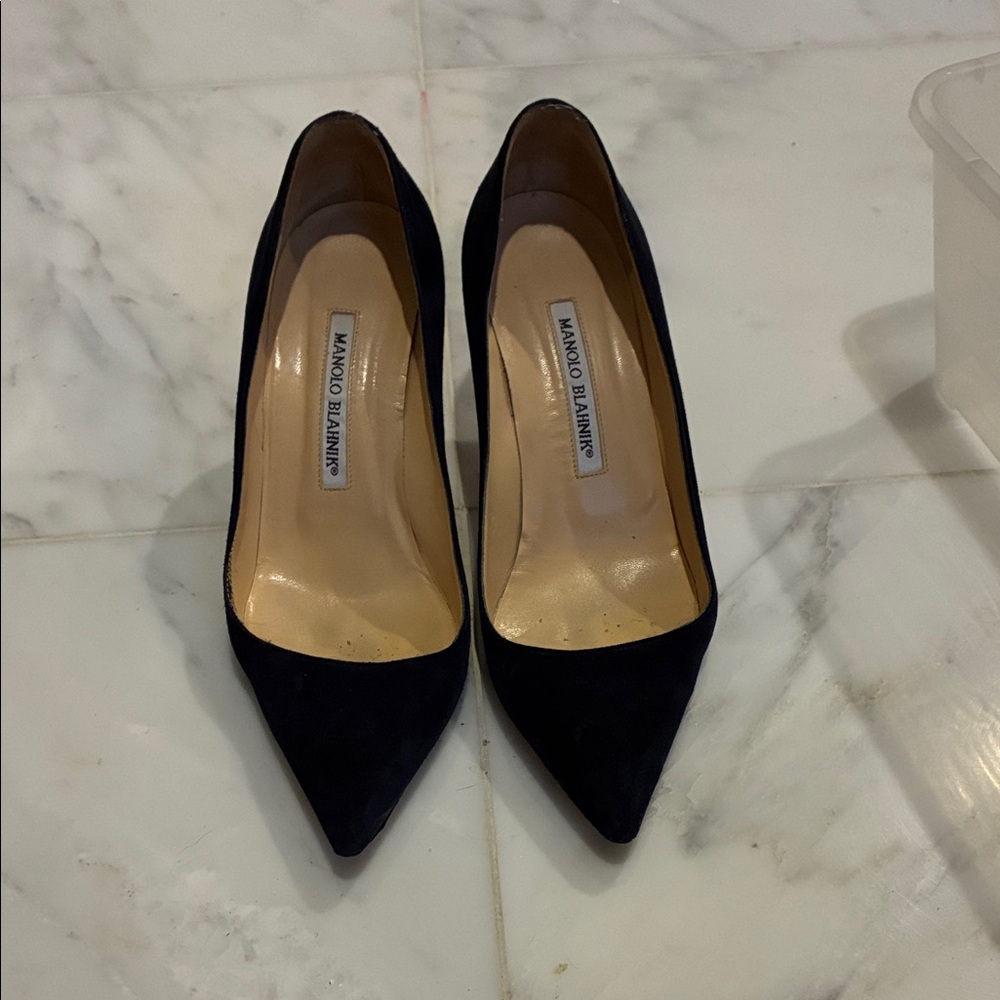 Manolo Blahnik Women's Navy Suede BB Pump